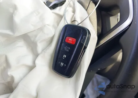 2021 Toyota Rav4 Xle z USA, uszkodzony, nr VIN JTMP1RFV7MD069009